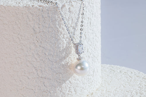 Lustrous Pearl Pendant
