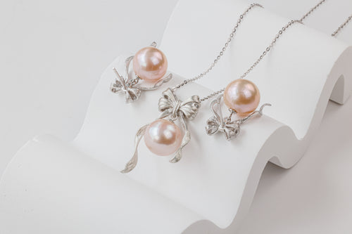 Pink Pearl Bow Necklace