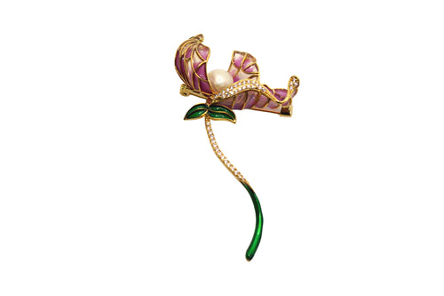 Delicate Flower-shaped Brooch with Freshwater Pearl