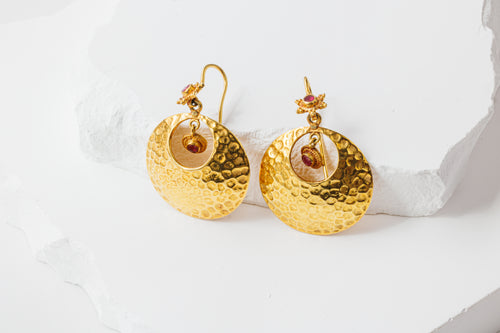 earrings front view, stood on bottom