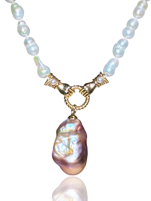 Luminous Embrace: Baroque Pearl Pendant Necklace